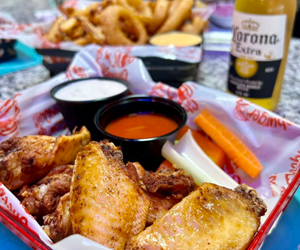 chicken wings at Cheeburger